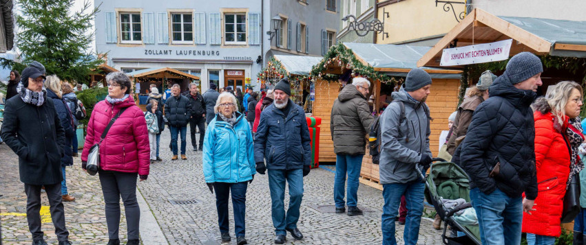 Viel Publikum auf dem Laufenplatz.